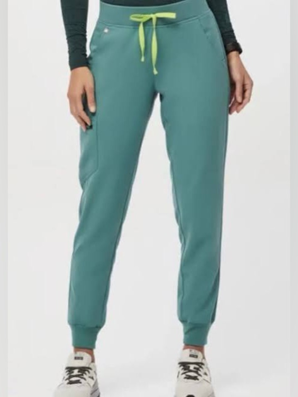 FIGS Zamora Jogger Scrub Pants in Cactus size L